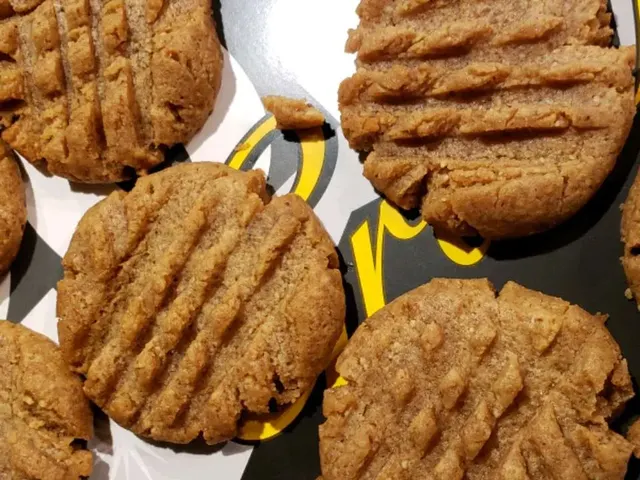 4-Ingredient Keto Peanut Butter Cookies