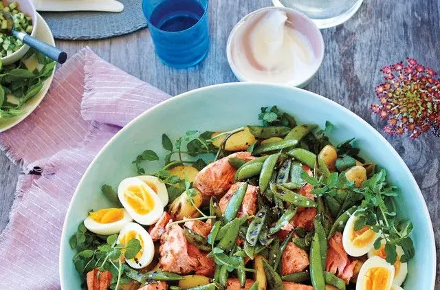 Grilled-Salmon Salad