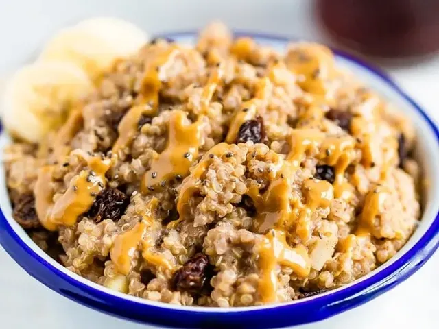 Cinnamon Quinoa Breakfast Bowl