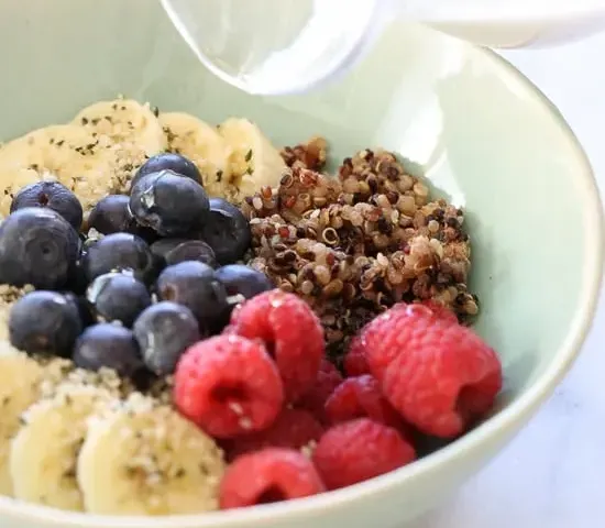 Berry Quinoa Breakfast Bowls