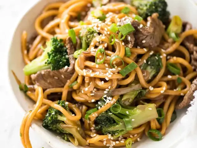 Chinese Beef and Broccoli Noodles
