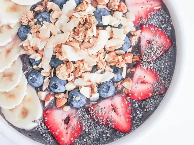 Vegan Berry Crunch Smoothie Bowl