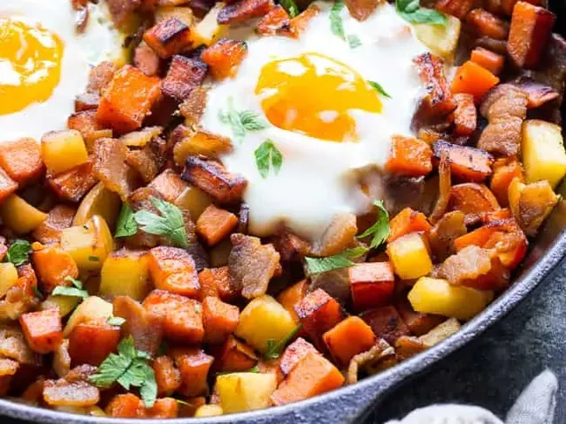 Paleo Sweet Potato Hash with Apples and Bacon {Whole30}