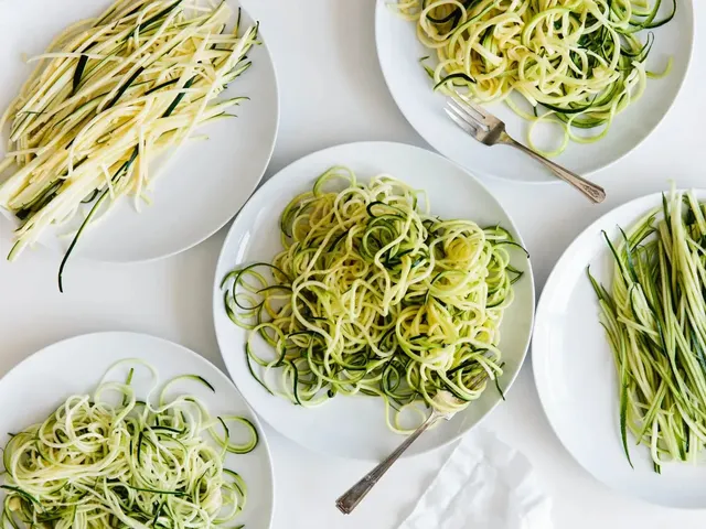 Easy Garlic Parmesan Zucchini Noodles (Zoodles)