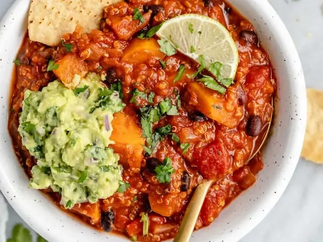 Crockpot Sweet Potato & Black Bean Quinoa Chili