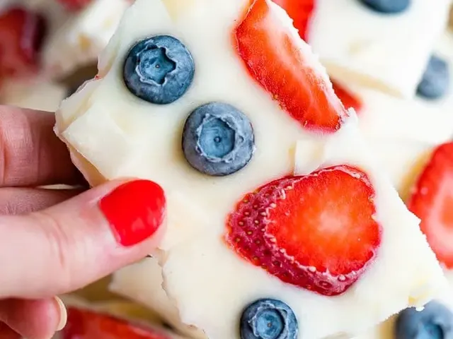 Frozen Yogurt Bark