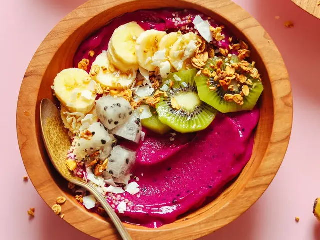 Creamy Dragon Fruit Smoothie Bowl