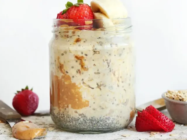 Peanut Butter Overnight Oats (5 Ingredients!)