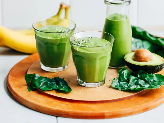 Creamy Avocado Banana Green Smoothie