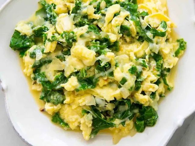 Scrambled Eggs with Kale and Mozzarella