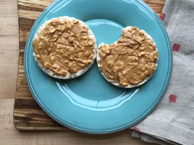 Rice Cakes with Peanut Butter