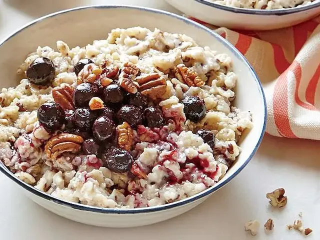 Flaxseed Oatmeal with Blueberries