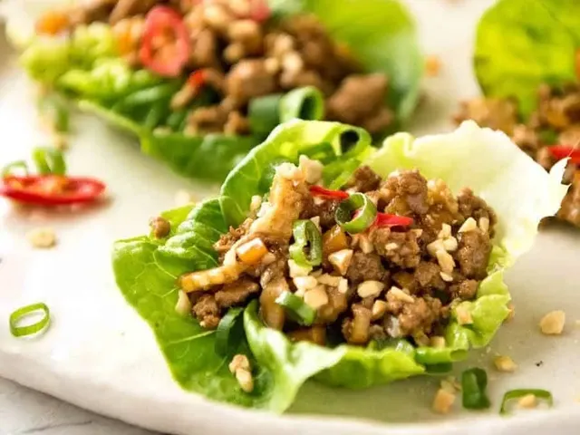 San Choy Bow (Chinese Lettuce Wraps)
