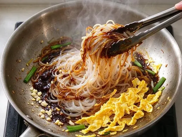 Gluten-free pad thai, step 5