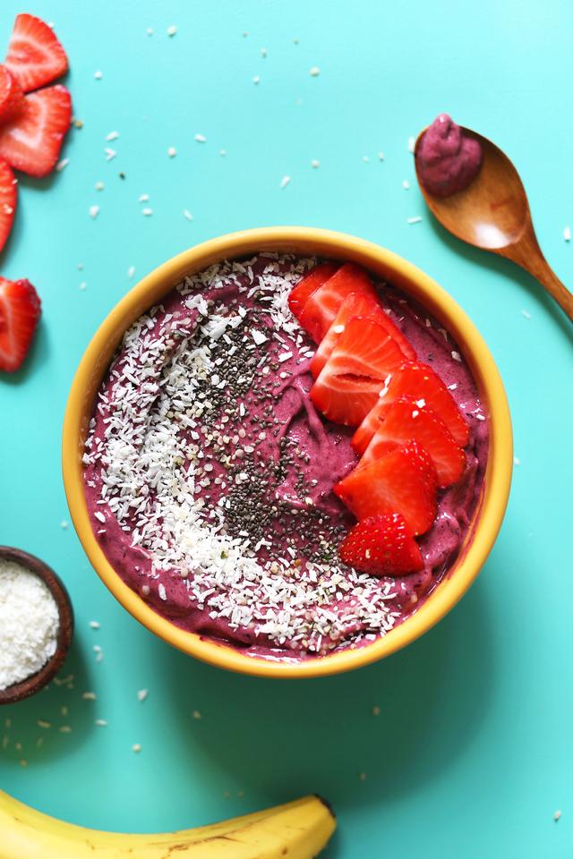 My Go-To Smoothie Bowl (5 minutes!) My Go-To Smoothie Bowl (5 minutes!)