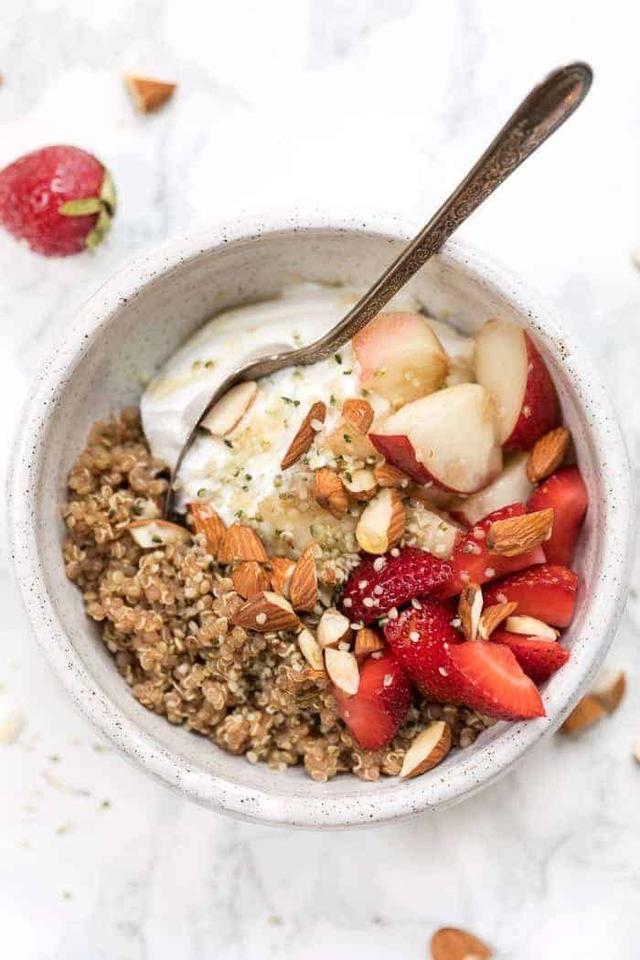 Strawberry & Peach Quinoa Breakfast Bowls Strawberry & Peach Quinoa Breakfast Bowls