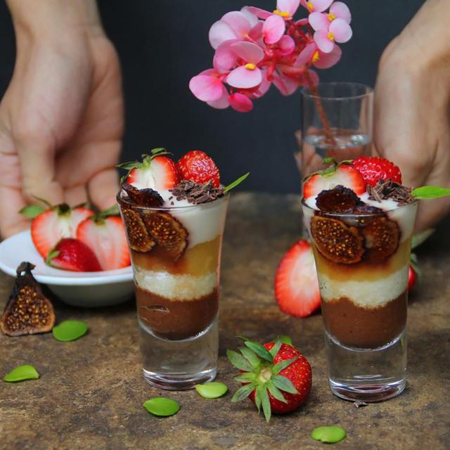 Vegan Apple-Yogurt Parfait with Maca Powder Vegan Apple-Yogurt Parfait with Maca Powder