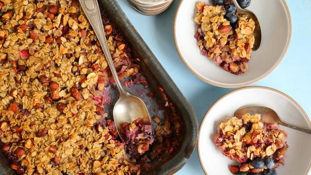 Baked Oatmeal With Berries and Almonds Baked Oatmeal With Berries and Almonds