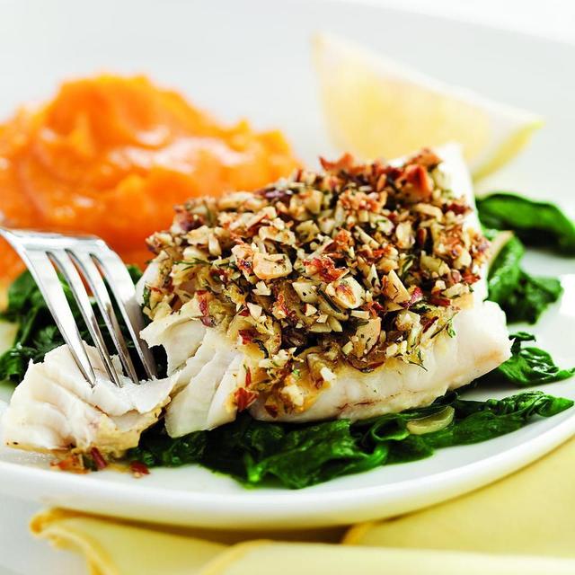 Almond-&-Lemon-Crusted Fish with Spinach Almond-&-Lemon-Crusted Fish with Spinach