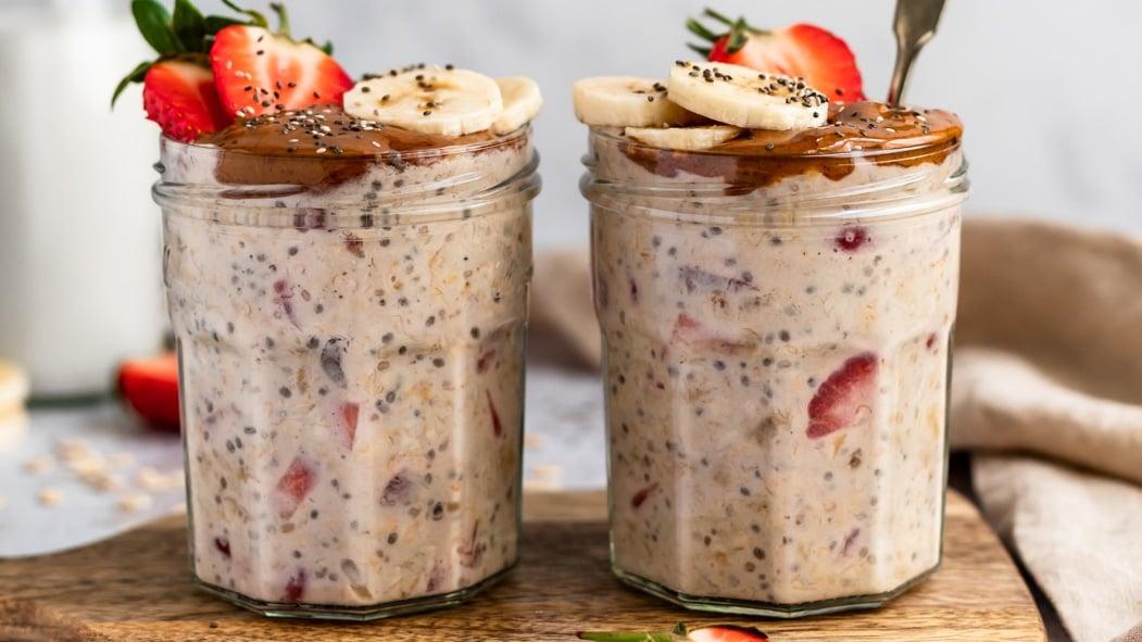 Almond Butter, Strawberry & Banana Overnight Oats with Chia Almond Butter, Strawberry & Banana Overnight Oats with Chia
