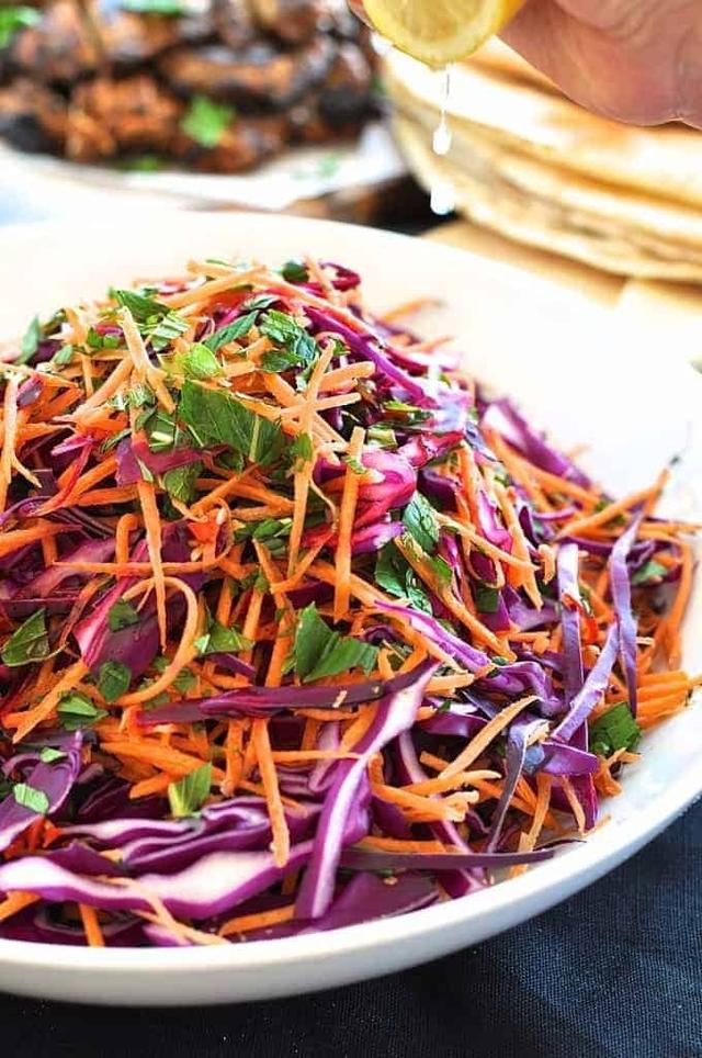 Shredded Red Cabbage, Carrot and Mint Salad Shredded Red Cabbage, Carrot and Mint Salad