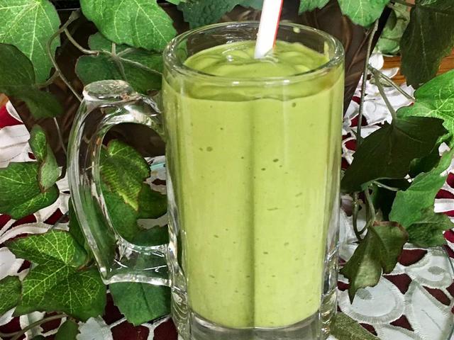 Banana, Avocado, and Spinach Smoothie Banana, Avocado, and Spinach Smoothie