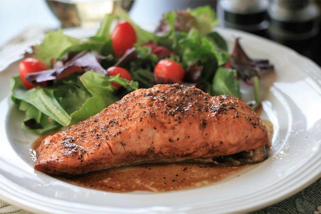Easy, No-Mess Baked Salmon Easy, No-Mess Baked Salmon