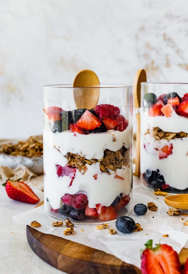 Fruit and Yogurt Parfait Fruit and Yogurt Parfait