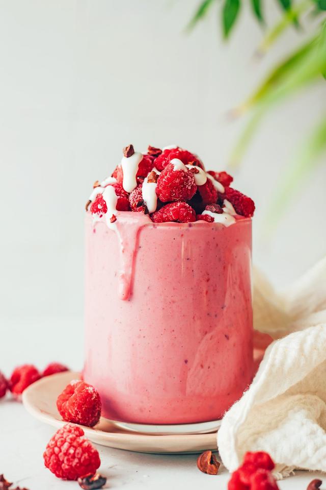 Creamy Raspberry Chip Smoothie (5 Minutes!) Creamy Raspberry Chip Smoothie (5 Minutes!)