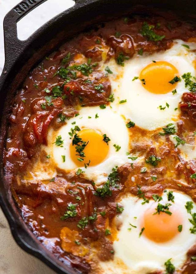 Shakshuka (Middle Eastern Poached or Baked Eggs) Shakshuka (Middle Eastern Poached or Baked Eggs)