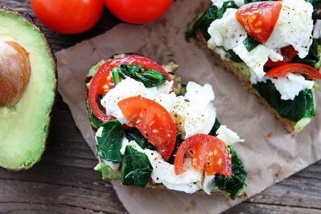 Avocado Toast with Eggs, Spinach, and Tomatoes Avocado Toast with Eggs, Spinach, and Tomatoes