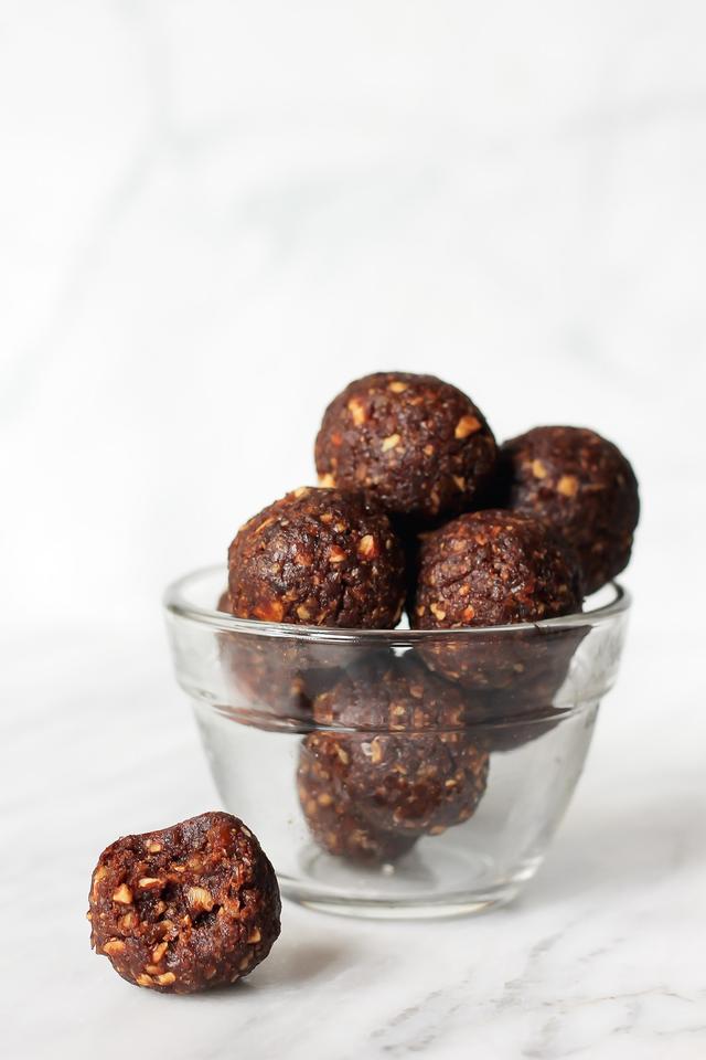 Salted Date Brownie Energy Bites Salted Date Brownie Energy Bites