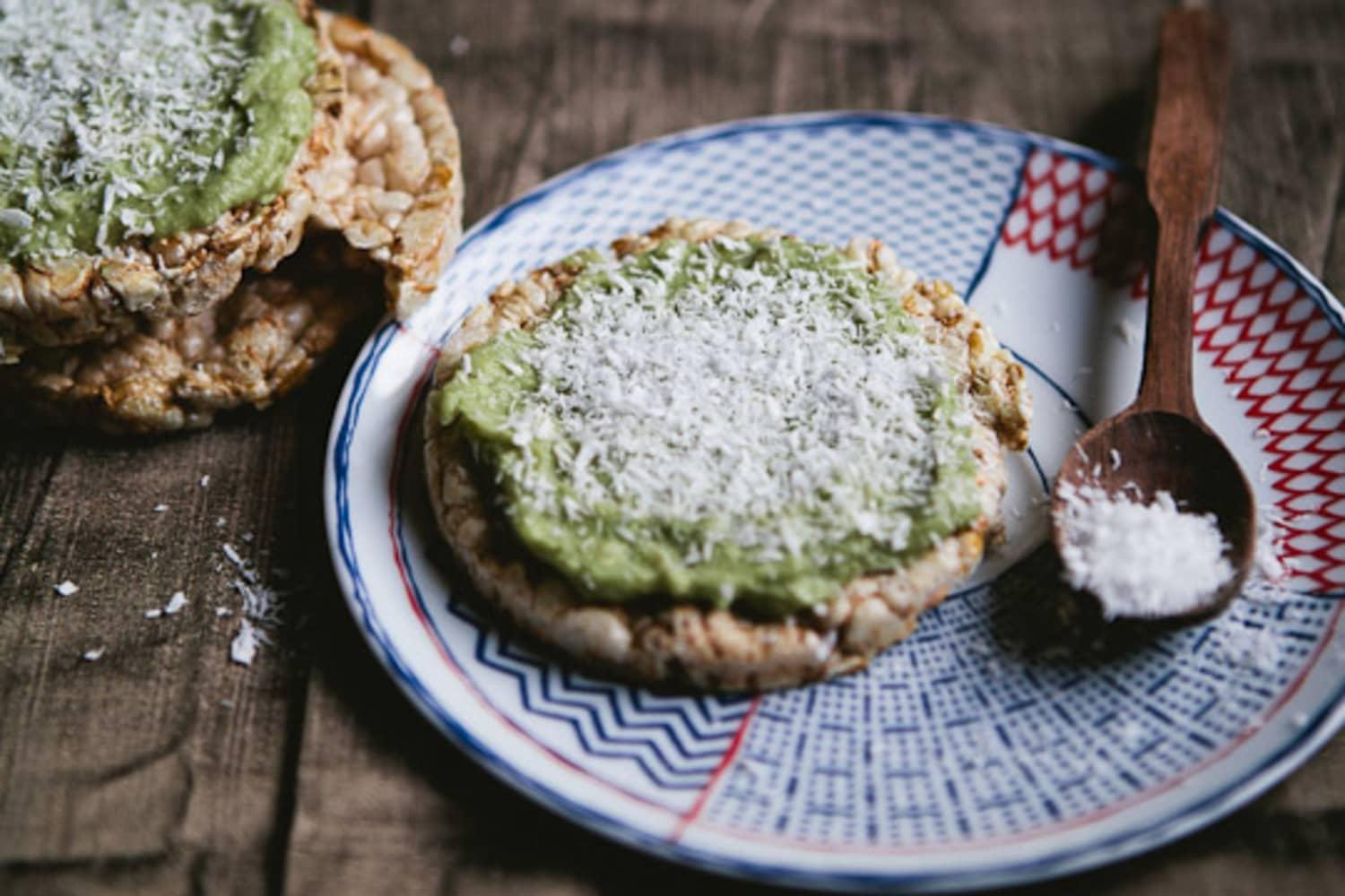 Snack Recipe: Raw Avocado Lime Mousse on Rice Cakes Snack Recipe: Raw Avocado Lime Mousse on Rice Cakes