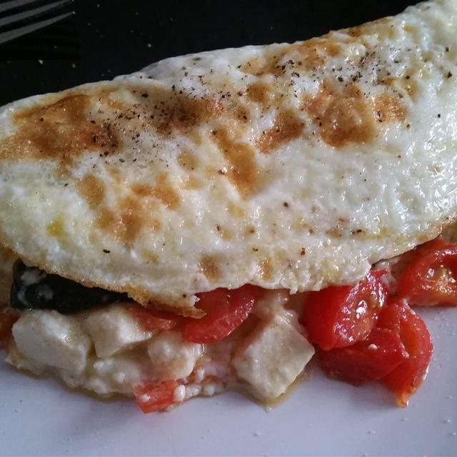 Spinach, Tomato, and Feta Egg White Omelette Spinach, Tomato, and Feta Egg White Omelette