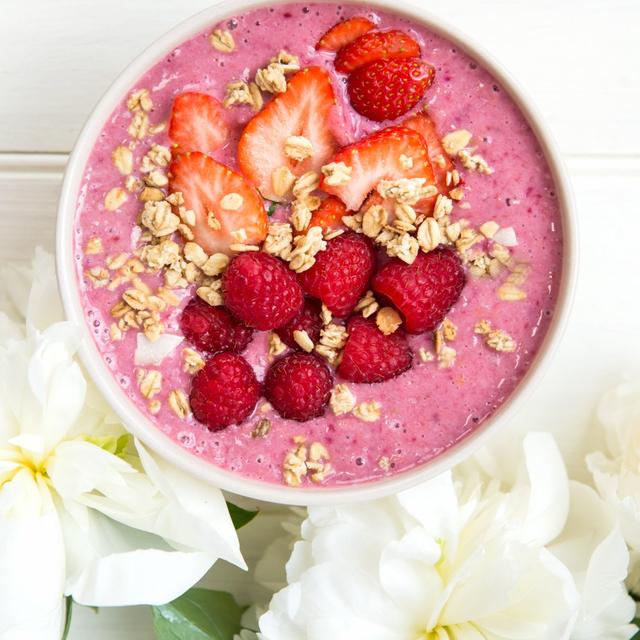 Almond Butter and Raspberry Smoothie Bowl Almond Butter and Raspberry Smoothie Bowl