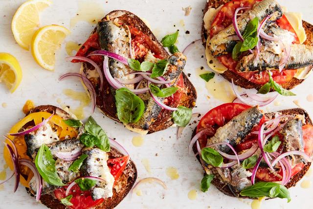 Sardine Toasts With Tomato and Sweet Onion Sardine Toasts With Tomato and Sweet Onion