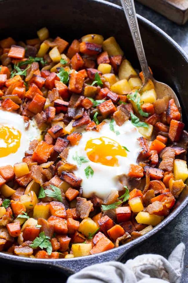 Paleo Sweet Potato Hash with Apples and Bacon {Whole30} Paleo Sweet Potato Hash with Apples and Bacon {Whole30}